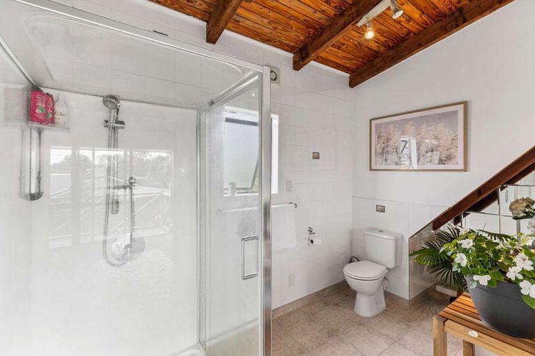 Photo of property in 38 Thorburn Avenue, Red Beach, 0932