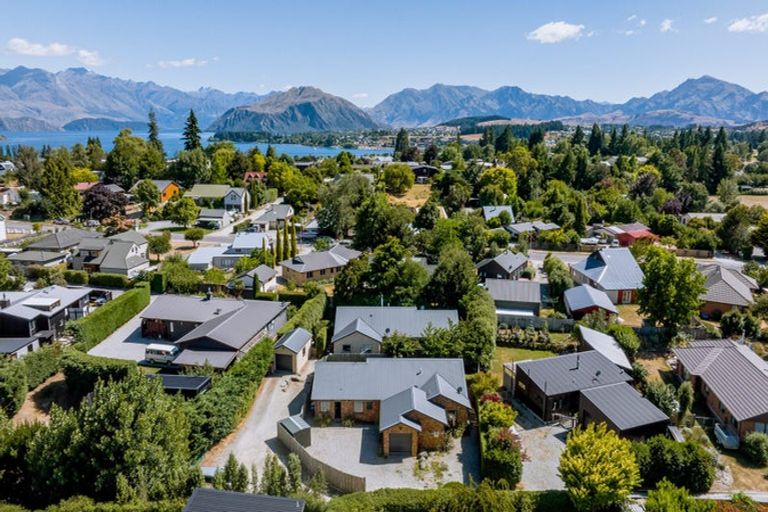 Photo of property in 8-8a Coromandel Street, Wanaka, 9305