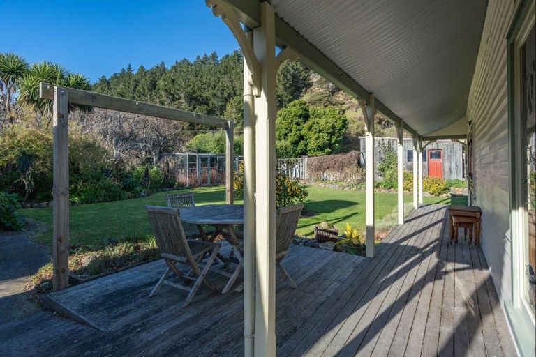 Photo of property in 1287 Okains Bay Road, Okains Bay, 7583