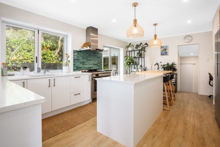 Photo of property in 11 Spinnaker Drive, Whitby, Porirua, 5024