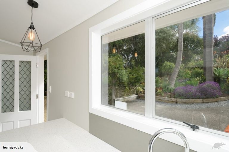 Photo of property in 10 Rautawhiri Road, Helensville, 0800