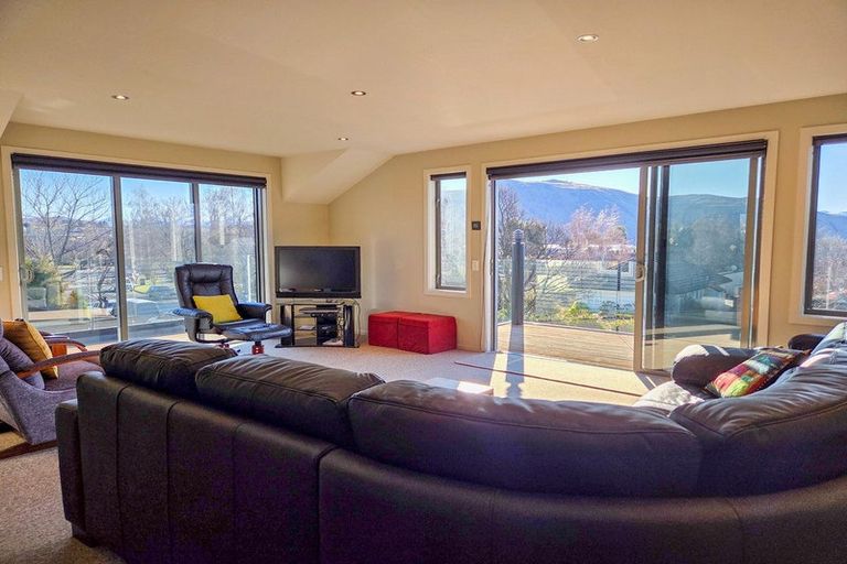 Photo of property in 35 Aorangi Crescent, Lake Tekapo, 7999