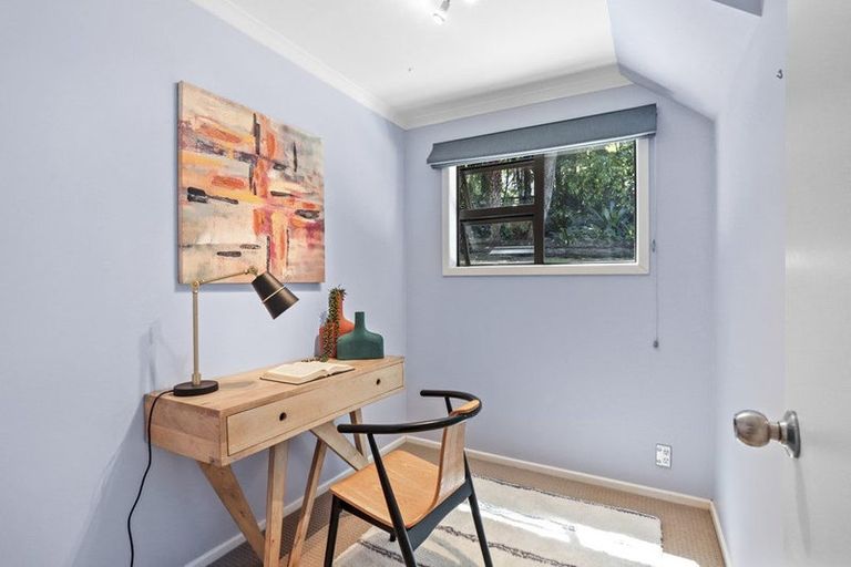 Photo of property in 6 Otitori Bay Road, Titirangi, Auckland, 0604