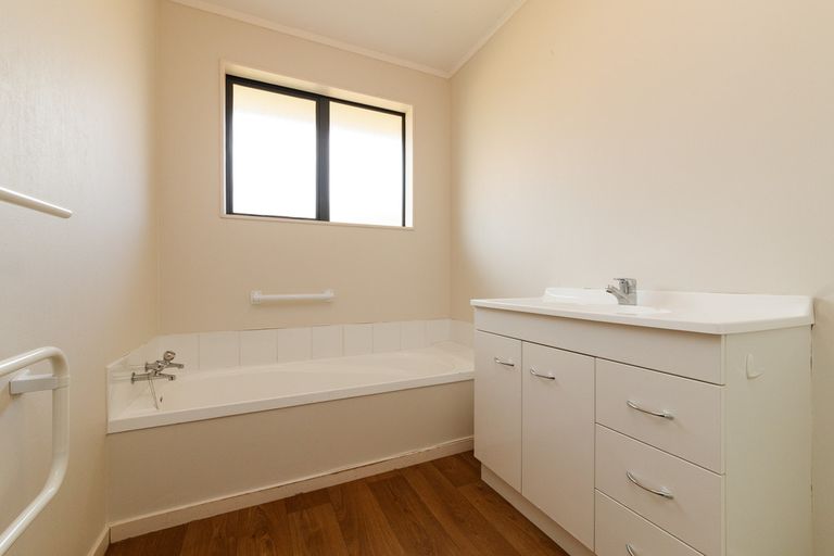 Photo of property in 77 Parnell Heights, Kelvin Grove, Palmerston North, 4414