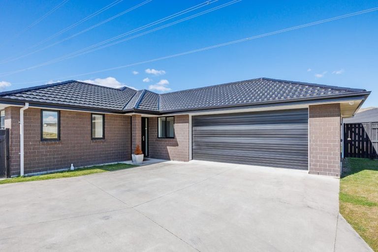 Photo of property in 26 Sardinia Grove, Fitzherbert, Palmerston North, 4410