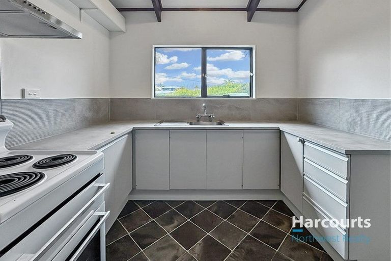 Photo of property in 1/729 Swanson Road, Swanson, Auckland, 0612