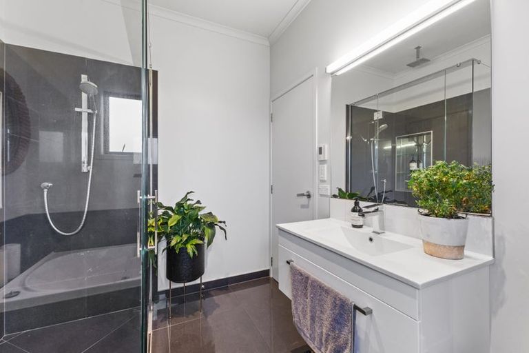 Photo of property in 298 Huatoki Street, Upper Vogeltown, New Plymouth, 4310