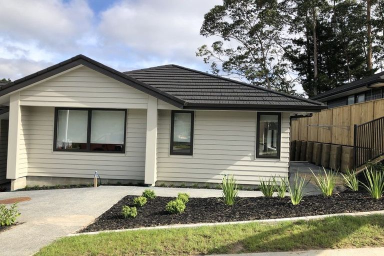 Photo of property in 1 Maraeariki Avenue, Orewa, 0931