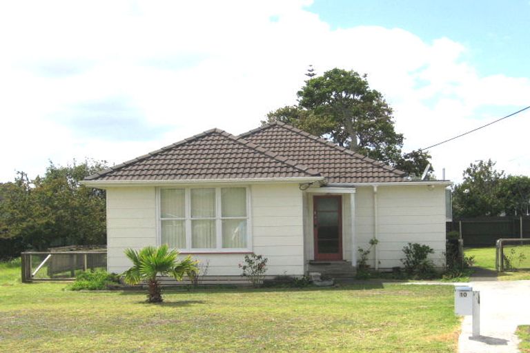 Photo of property in 10 Hayman Place, Beach Haven, Auckland, 0626