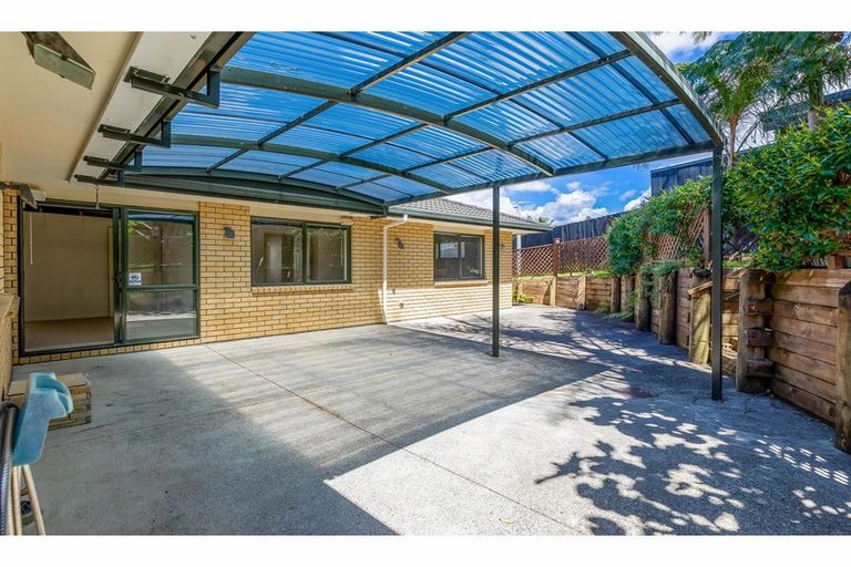 Photo of property in 4 Cloghan Close, Massey, Auckland, 0614