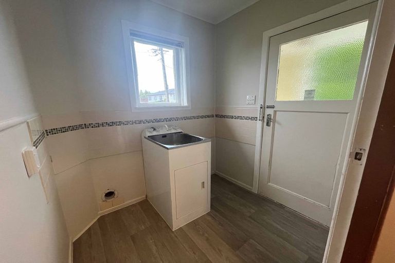 Photo of property in 2 Kohekohe Street, New Lynn, Auckland, 0600