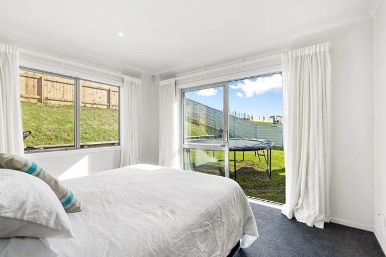 Photo of property in 76 Stace Hopper Drive, One Tree Point, 0118