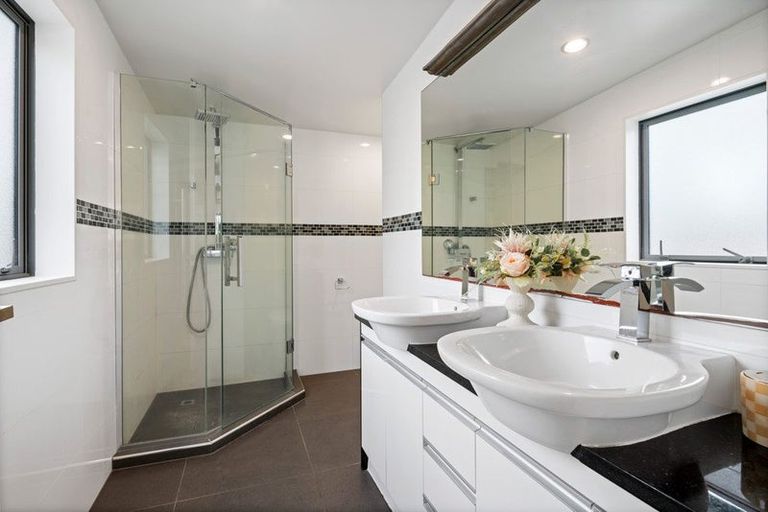 Photo of property in 10 Bayside Drive, Browns Bay, Auckland, 0630