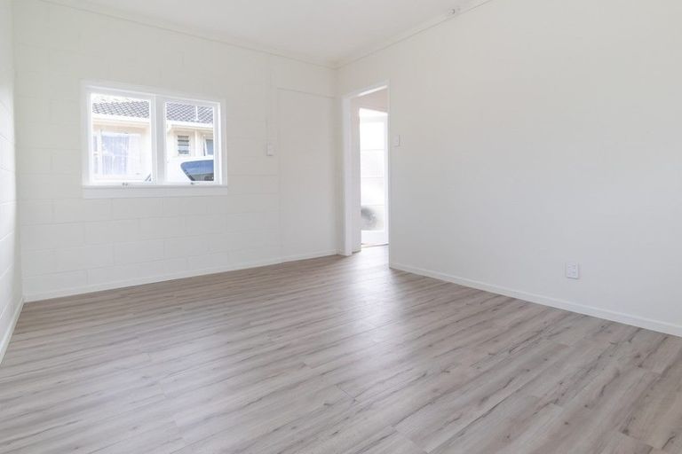 Photo of property in 34 Hellyers Street, Birkdale, Auckland, 0626