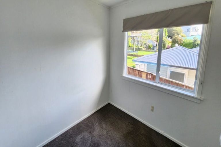 Photo of property in 10 Beaumont Crescent, Frankleigh Park, New Plymouth, 4310