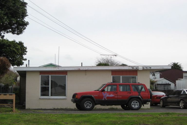 Photo of property in 2/81 Grey Street, Waitara, 4320