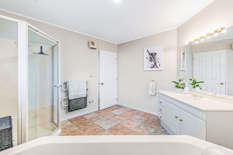 Photo of property in 28 Durrell Way, Rolleston, 7614