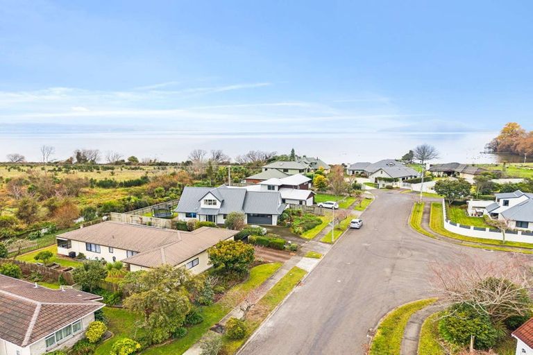 Photo of property in 10 Gemini Place, Kawaha Point, Rotorua, 3010