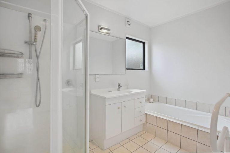 Photo of property in 2/148 Pigeon Mountain Road, Half Moon Bay, Auckland, 2012