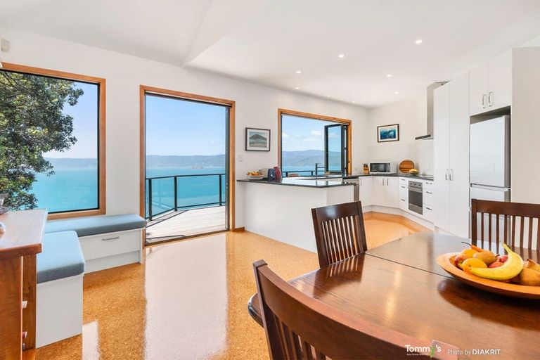 Photo of property in 20 Napier Street, Karaka Bays, Wellington, 6022