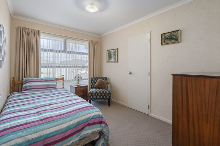 Photo of property in 25 Geneva Terrace, Kelvin Grove, Palmerston North, 4414