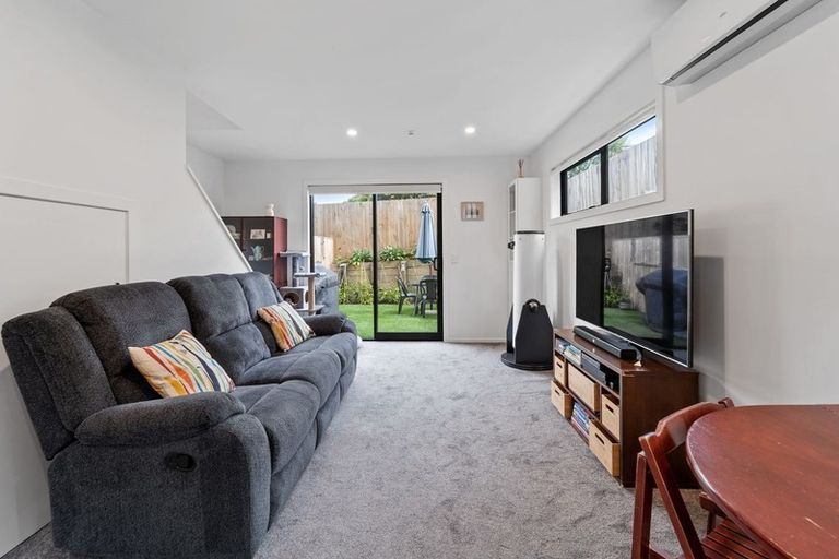 Photo of property in 9/102 Millbrook Road, Sunnyvale, Auckland, 0612