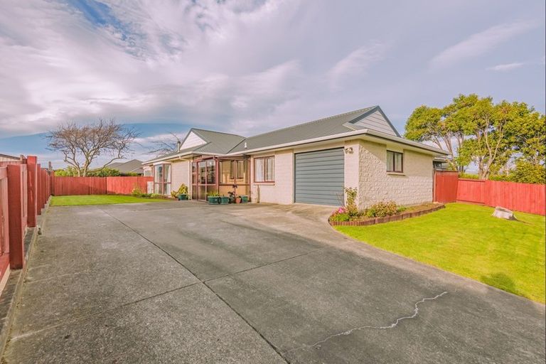 Photo of property in 37 Peppertree Glade, Kelvin Grove, Palmerston North, 4414