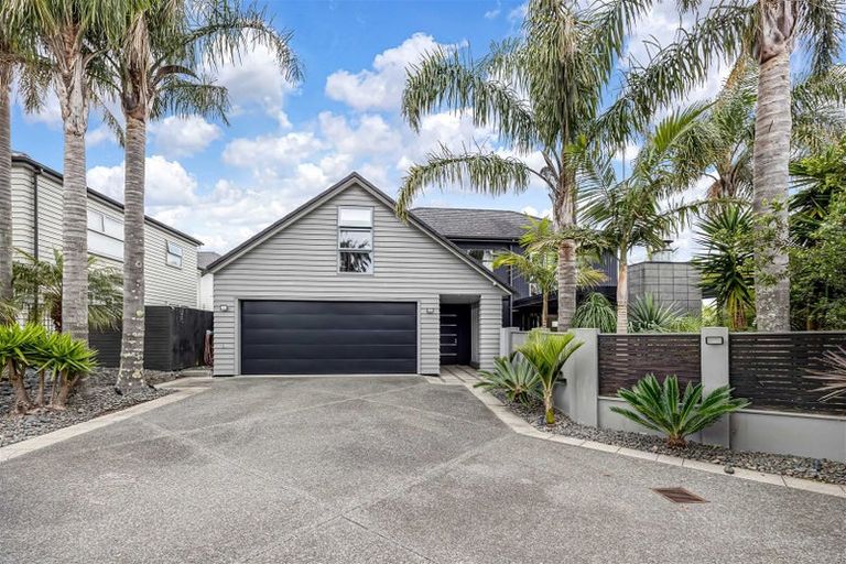 Photo of property in 8 Mansion Court, West Harbour, Auckland, 0618