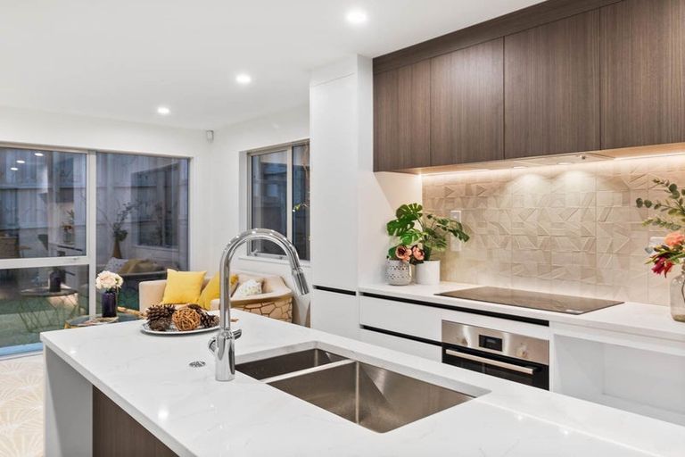 Photo of property in 7d Maroubra Place, Botany Downs, Auckland, 2010