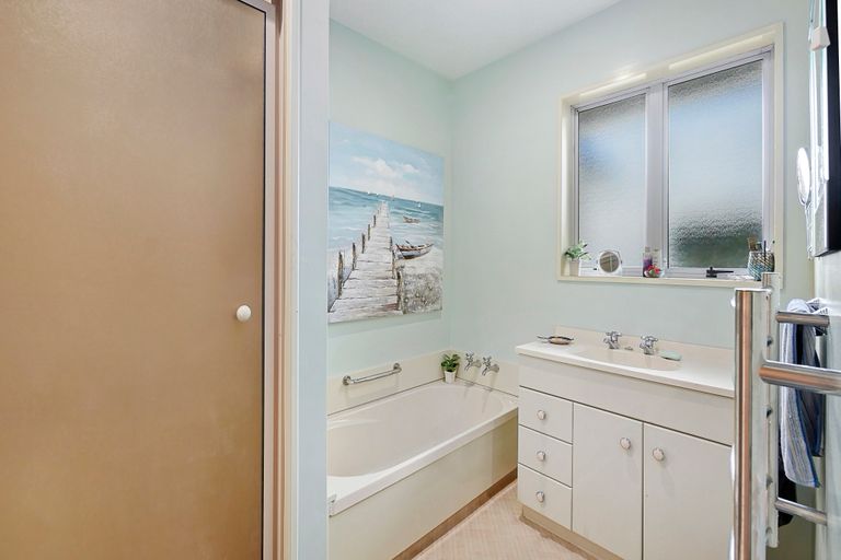 Photo of property in 356 Yaldhurst Road, Russley, Christchurch, 8042