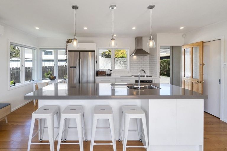 Photo of property in 4 Glenford Lane, Te Atatu Peninsula, Auckland, 0610