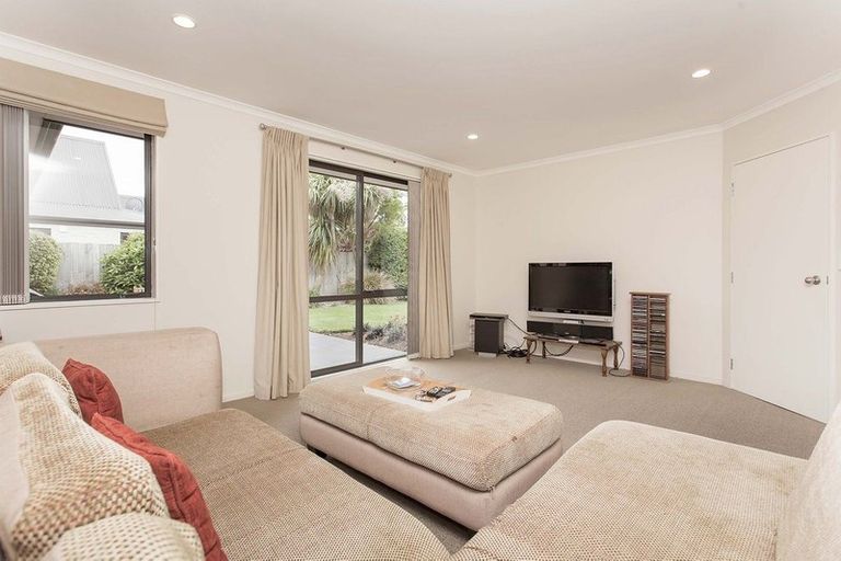 Photo of property in 11 Parkside Crescent, Northwood, Christchurch, 8051