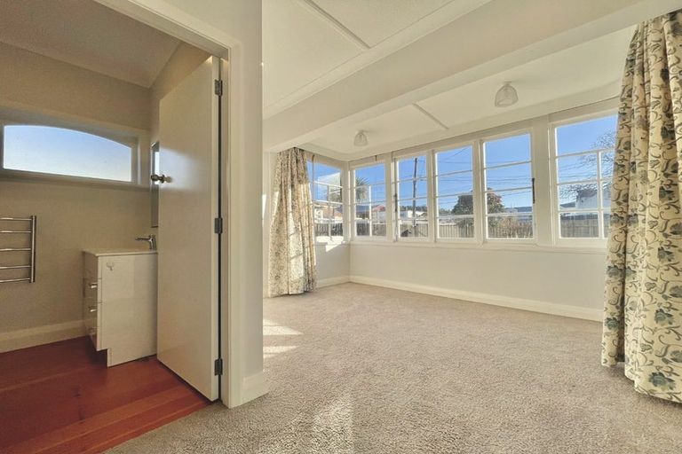 Photo of property in 18 Parkvale Road, Karori, Wellington, 6012
