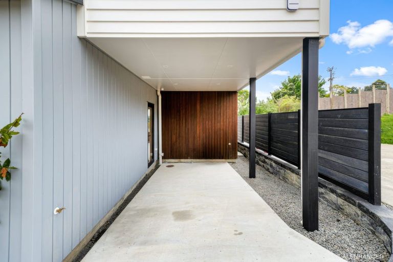 Photo of property in 2 Tiri View Place, Waiake, Auckland, 0630