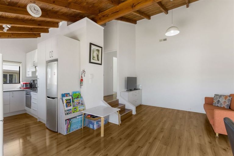 Photo of property in 1/66 Trias Road, Totara Vale, Auckland, 0629