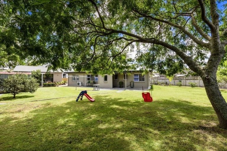 Photo of property in 30 Walton Street, Red Beach, 0932