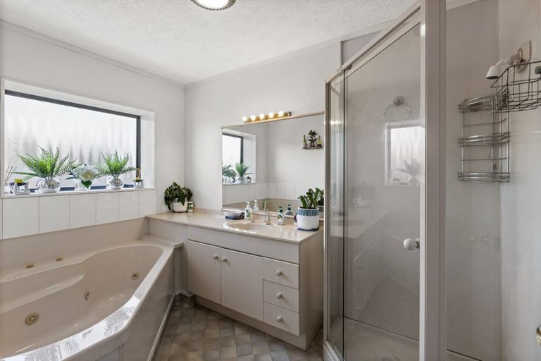 Photo of property in 1 Hyatt Grove, Greenmeadows, Napier, 4112