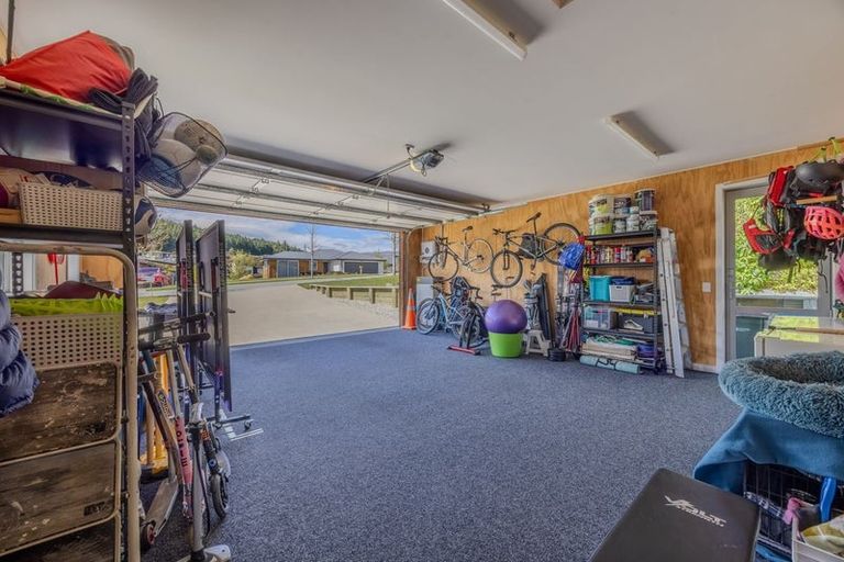 Photo of property in 63 Minaret Ridge, Wanaka, 9305