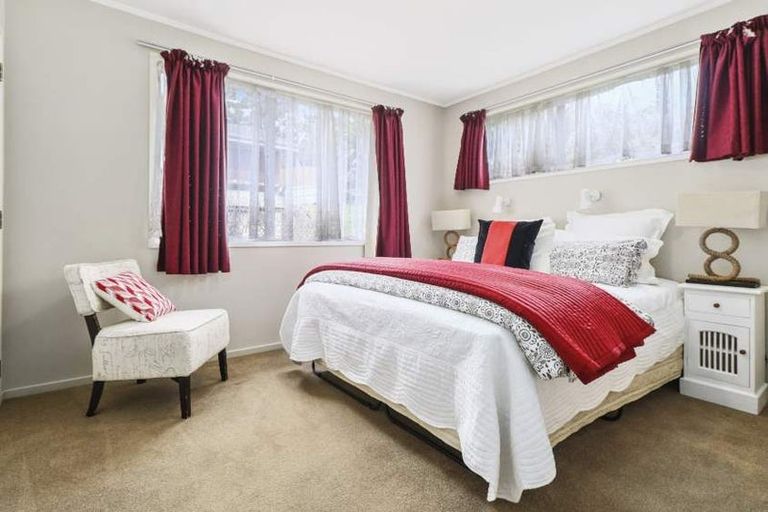 Photo of property in 3 Kilcar Place, Massey, Auckland, 0614