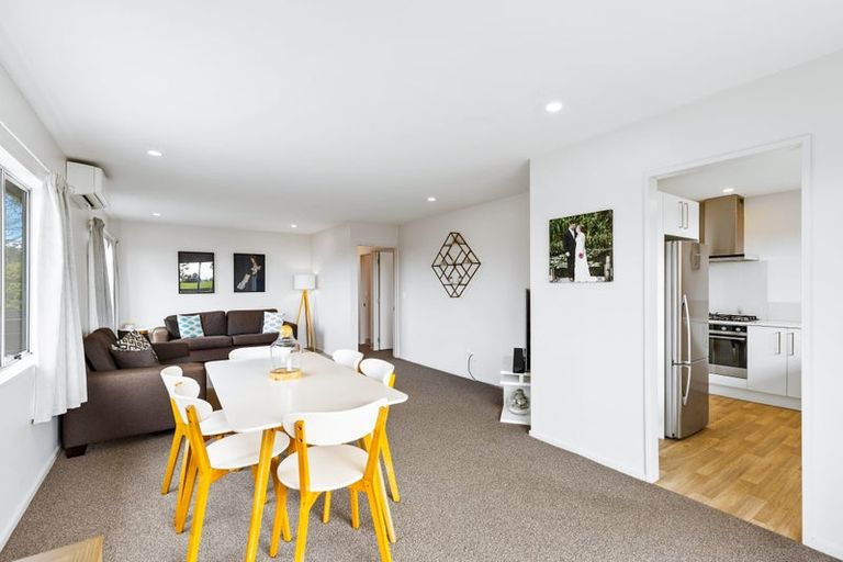 Photo of property in 1/1032 East Coast Road, Fairview Heights, Auckland, 0630