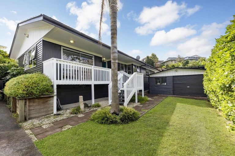 Photo of property in 56 Cyclarama Crescent, Massey, Auckland, 0614