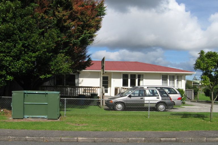 Photo of property in 12 Hereford Street, Te Atatu Peninsula, Auckland, 0610