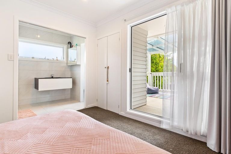 Photo of property in 46 Renata Crescent, Te Atatu Peninsula, Auckland, 0610