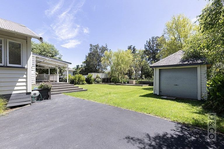 Photo of property in 74 Awaroa Road, Helensville, 0800