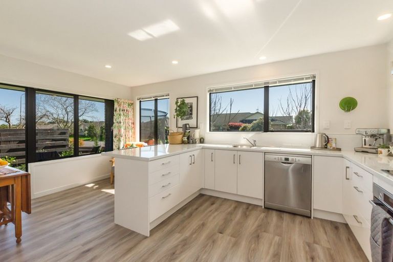 Photo of property in 76 Kapanui Road, Waikanae, 5036