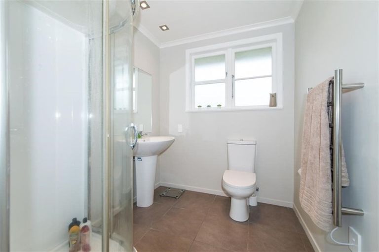 Photo of property in 10 Kaweka Street, New Lynn, Auckland, 0600