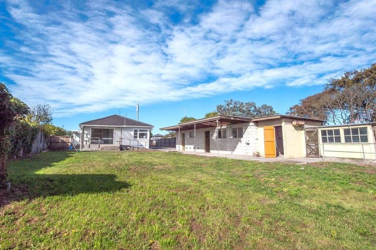 Photo of property in 329 Wainoni Road, Avondale, Christchurch, 8061