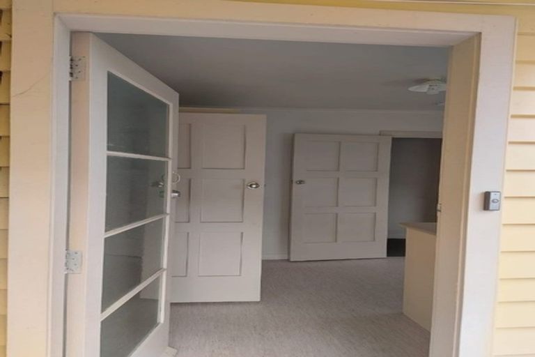 Photo of property in 241 Great North Road, Henderson, Auckland, 0612