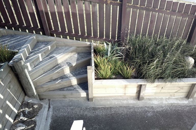 Photo of property in 1/43 Edgecombe Street, Newlands, Wellington, 6037