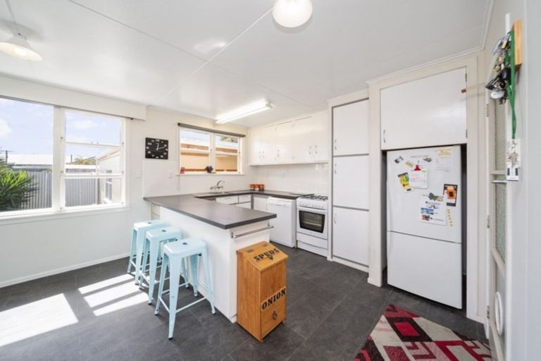 Photo of property in 18 Reid Avenue, Hawera, 4610